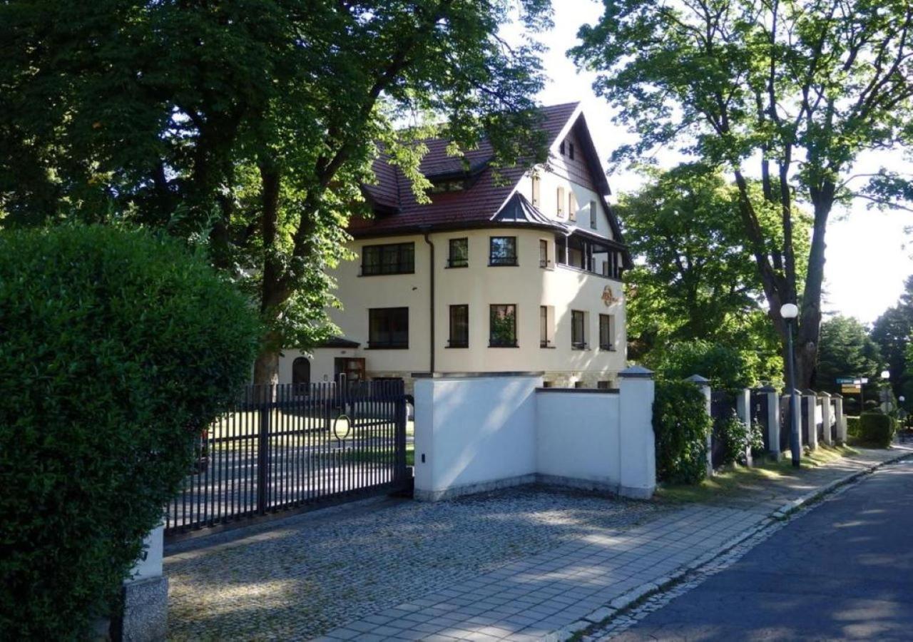 Hotel Jasny Dwor Polanica-Zdrój Esterno foto