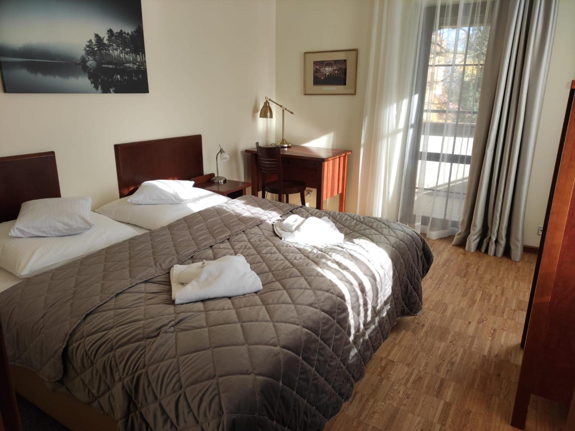Hotel Jasny Dwor Polanica-Zdrój Esterno foto