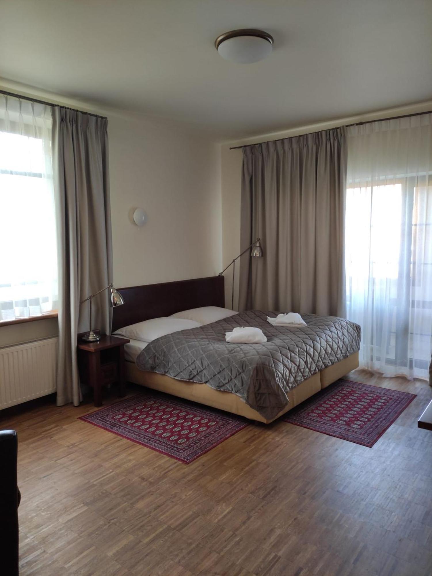 Hotel Jasny Dwor Polanica-Zdrój Esterno foto