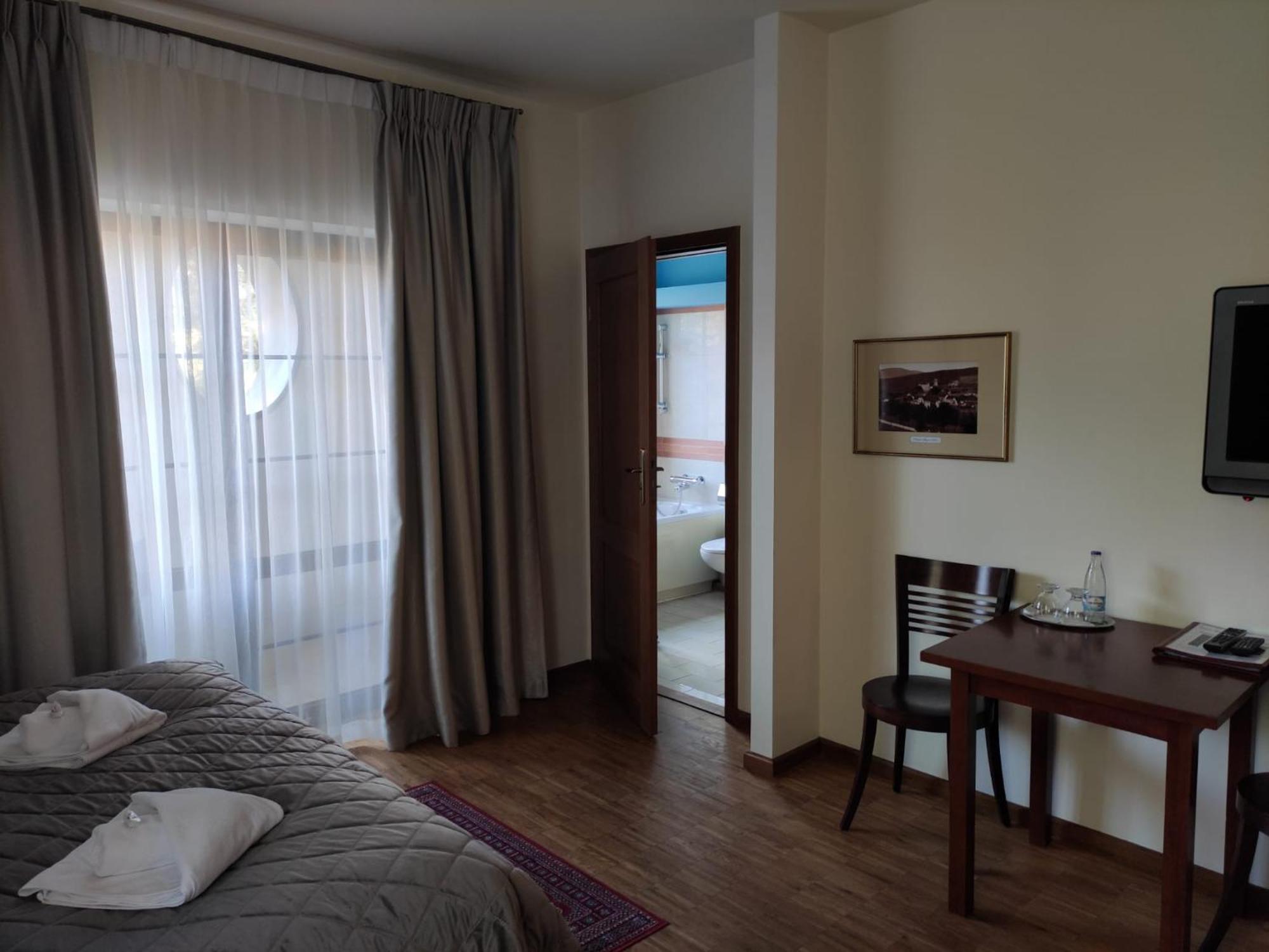 Hotel Jasny Dwor Polanica-Zdrój Esterno foto
