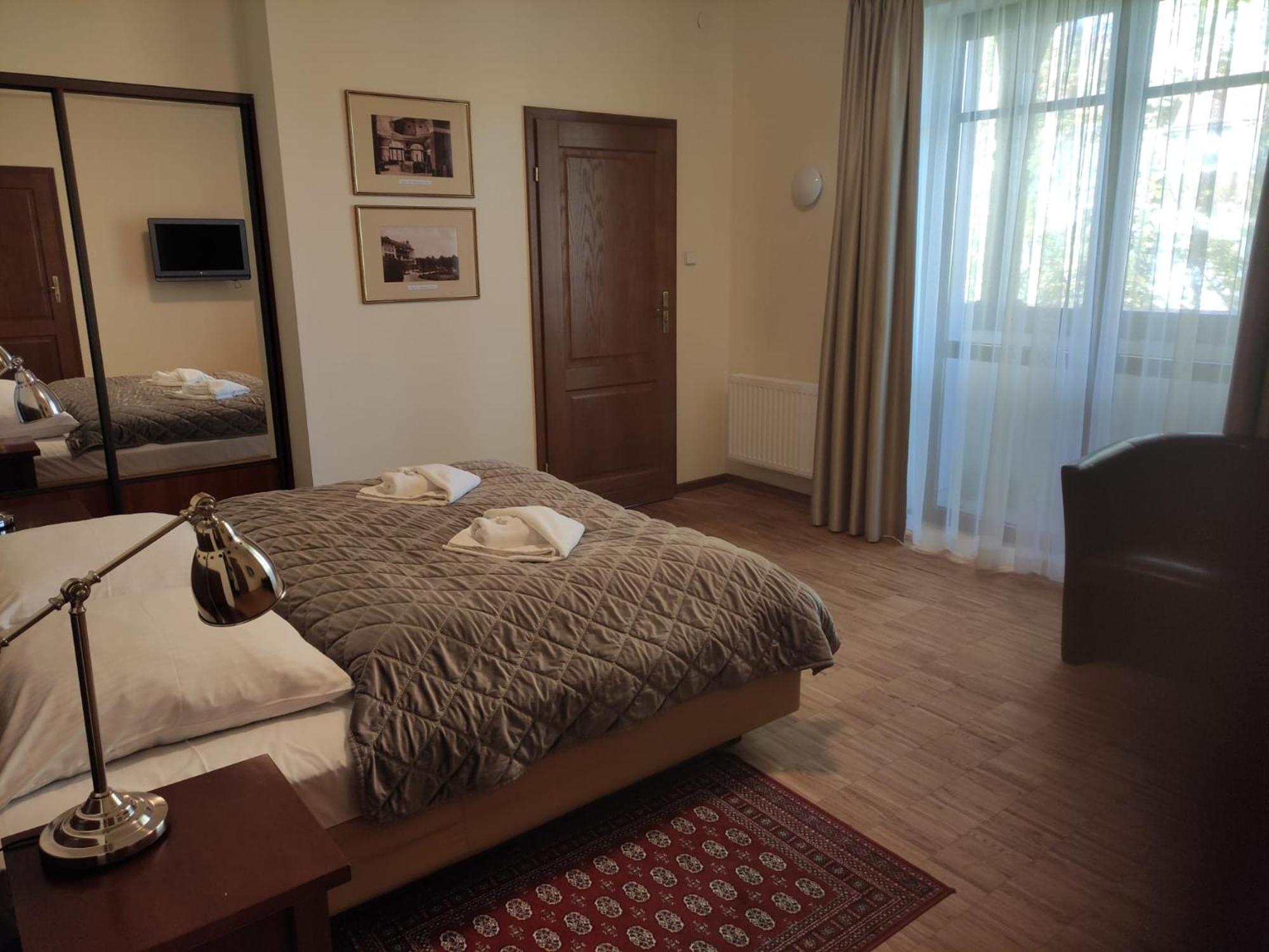 Hotel Jasny Dwor Polanica-Zdrój Esterno foto