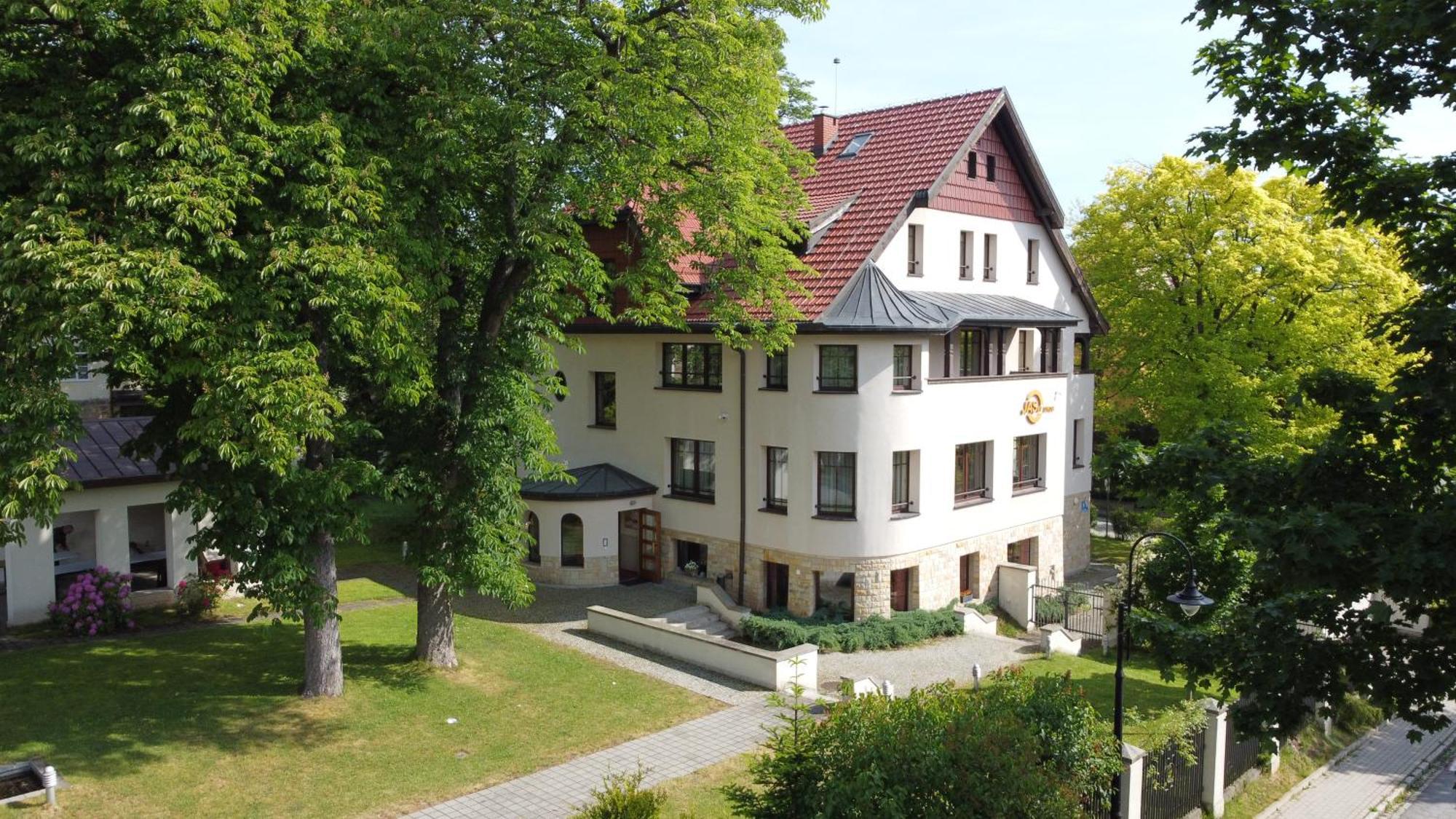 Hotel Jasny Dwor Polanica-Zdrój Esterno foto