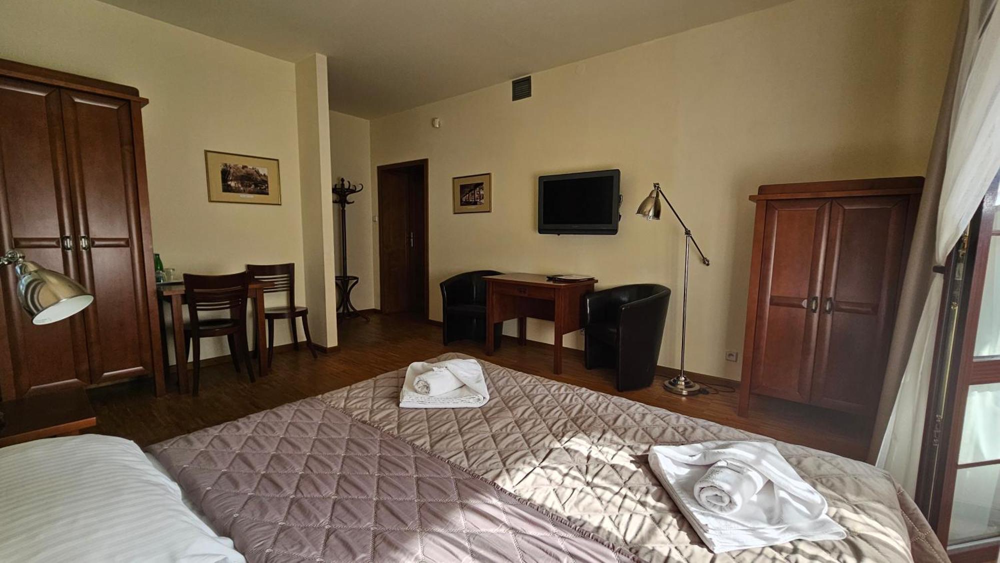 Hotel Jasny Dwor Polanica-Zdrój Esterno foto