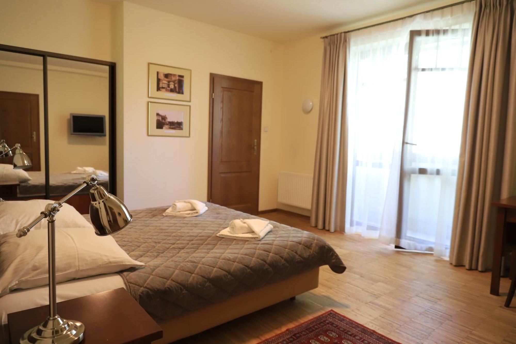 Hotel Jasny Dwor Polanica-Zdrój Esterno foto